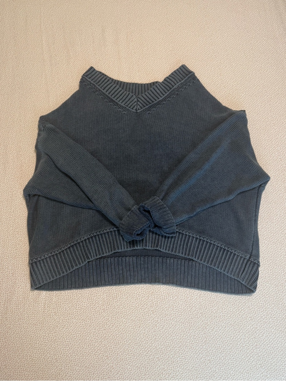 American Eagle blue v-neck sweater size xl